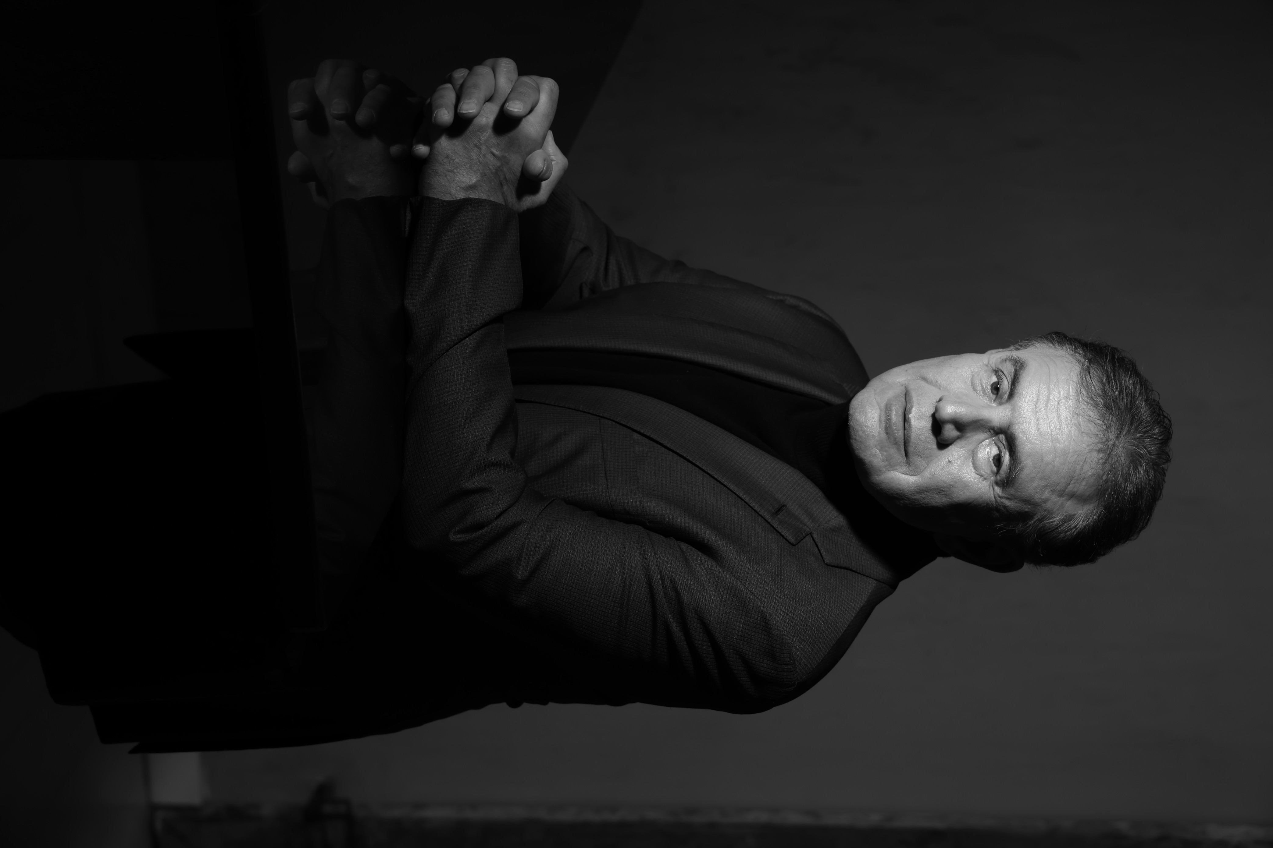 Dr. Nouriel Roubini with background 4